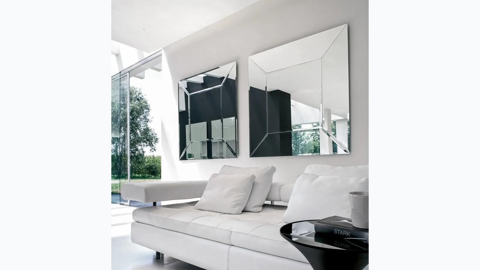 Constantia mirror by Tonin Casa