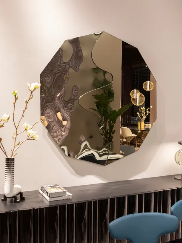 Sculptural mirror Decameron by Tonin Casa.
