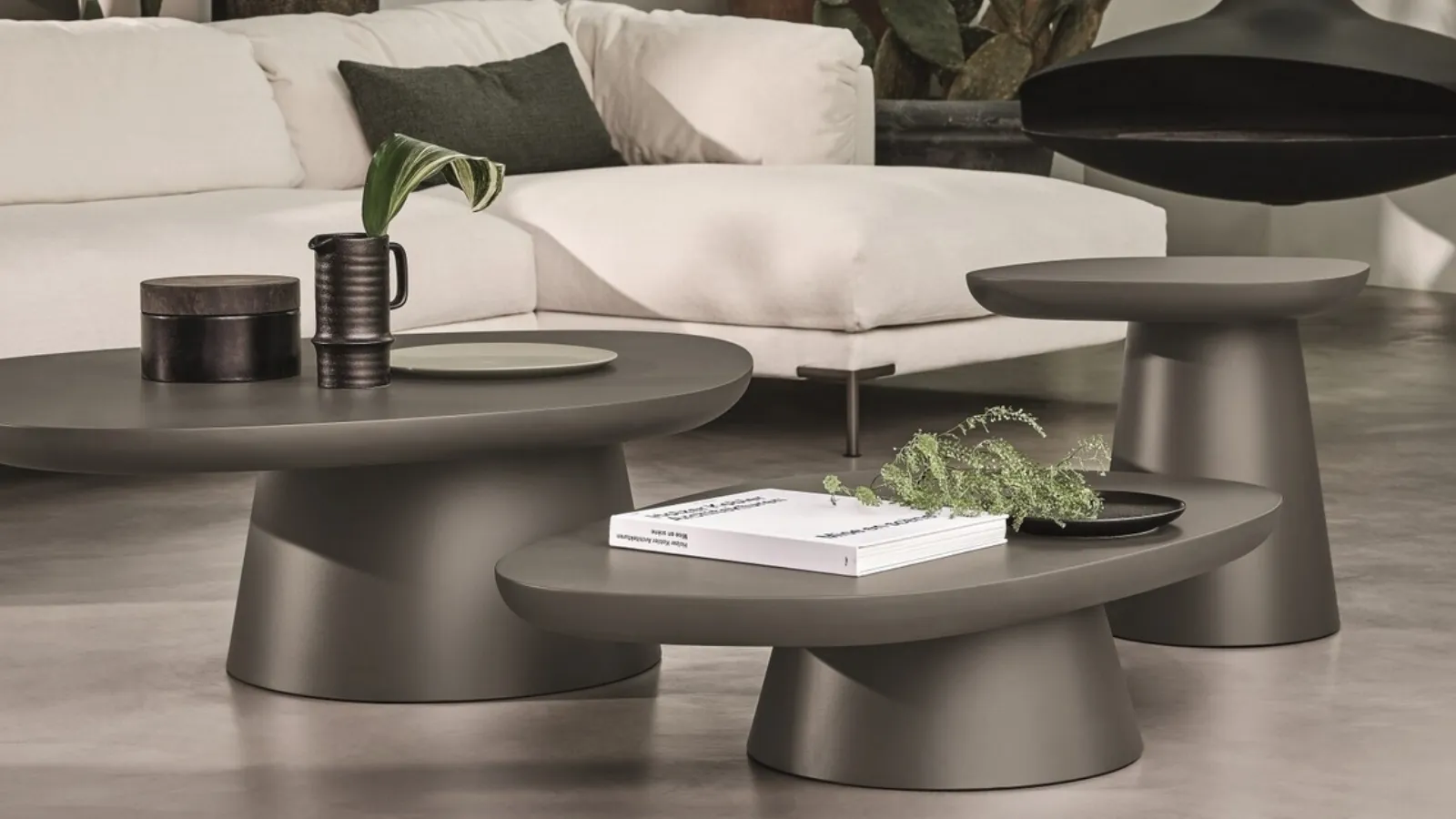 Stone-In coffee table with metal base and MDF Stone top by Ditre Italia.