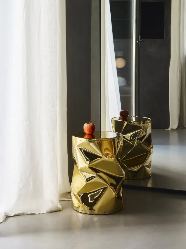 Tab-u is a coffee table by Opinion Ciatti.