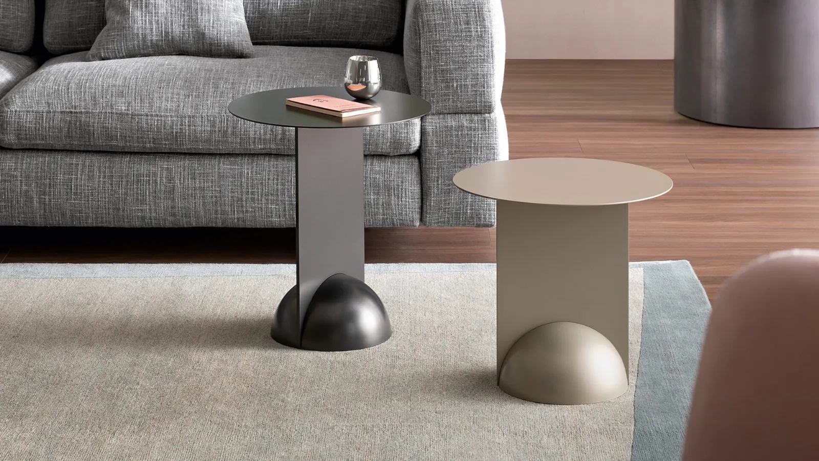 Round design coffee table Combination in metal by Bonaldo.