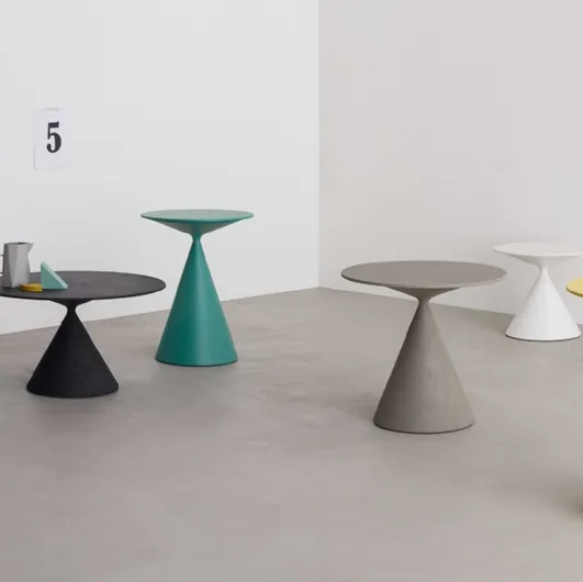 Mini Clay coffee table in lacquered or textured spatulated finish by Desalto.