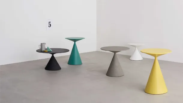 Mini Clay coffee table in lacquered or textured spatulated finish by Desalto.