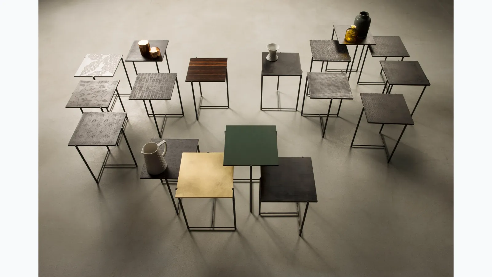 Mini table with metal structure and top in materico, wood, and lacquered by Capo d'Opera.