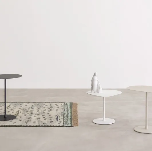 Mixit coffee table in lacquered finish by Desalto