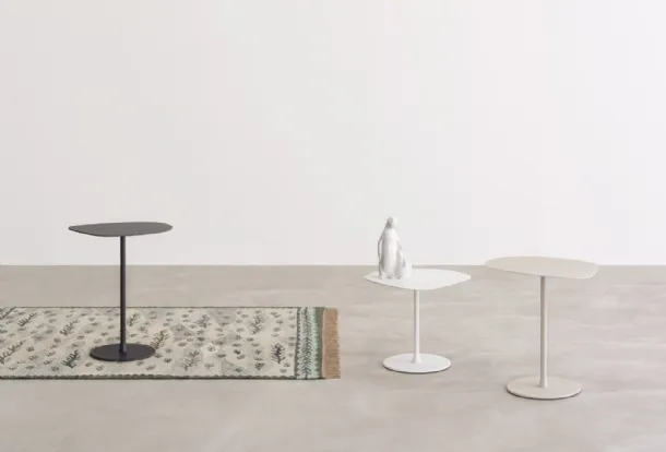 Mixit coffee table in lacquered finish by Desalto