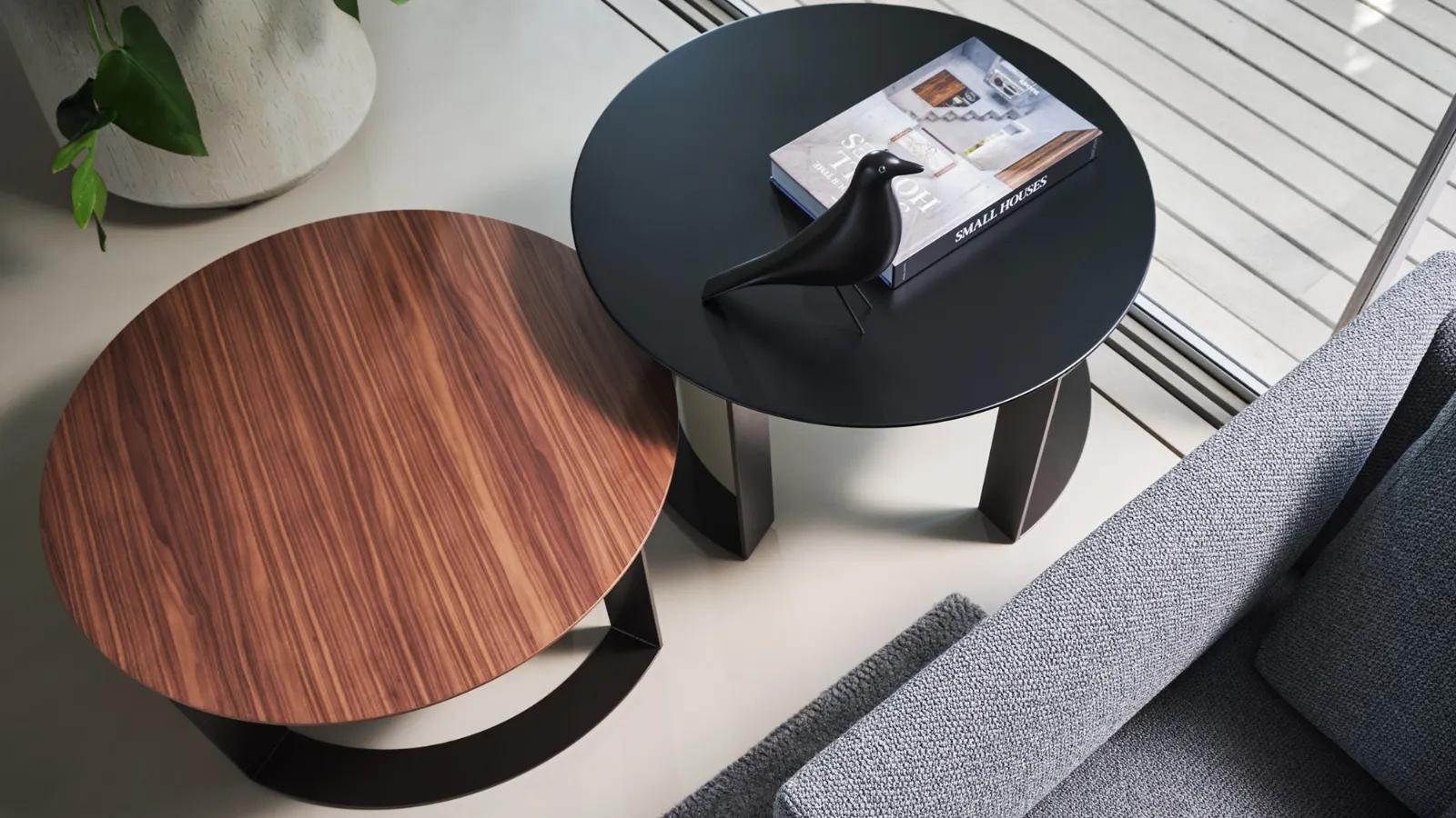 Otto Coffee table in wood effect or lacquered by Twils.