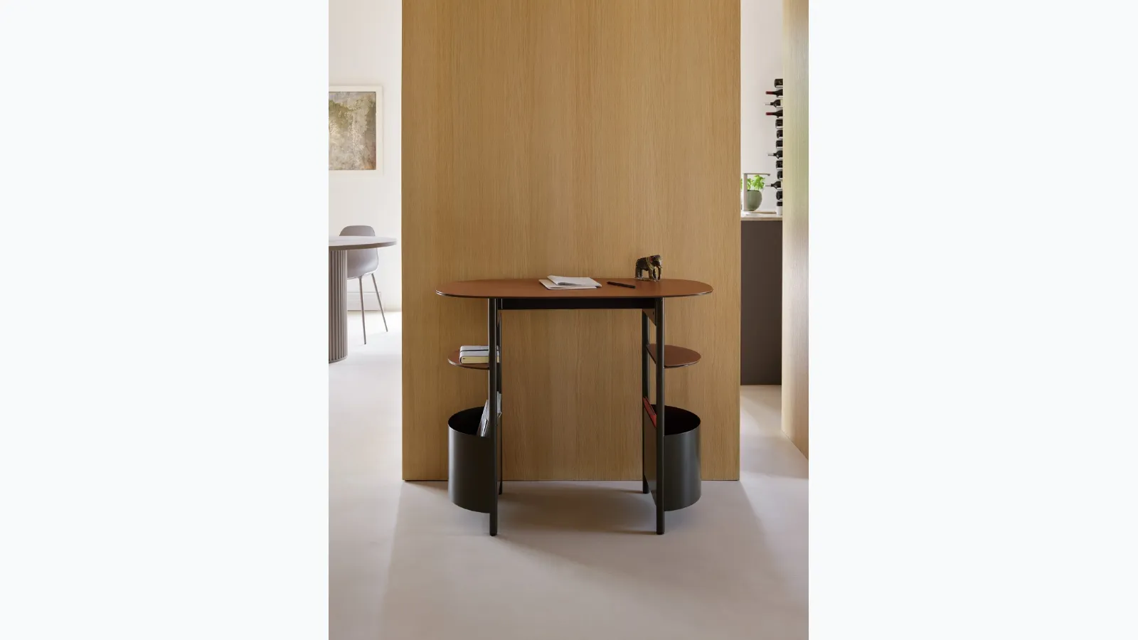 Opinion Ciatti Vanilla writing desk in metal and leather.