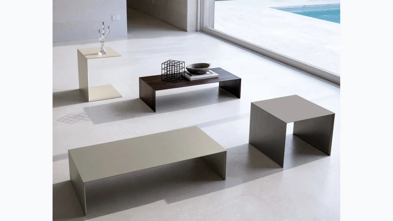 Zero hundred coffee table by Desirèe