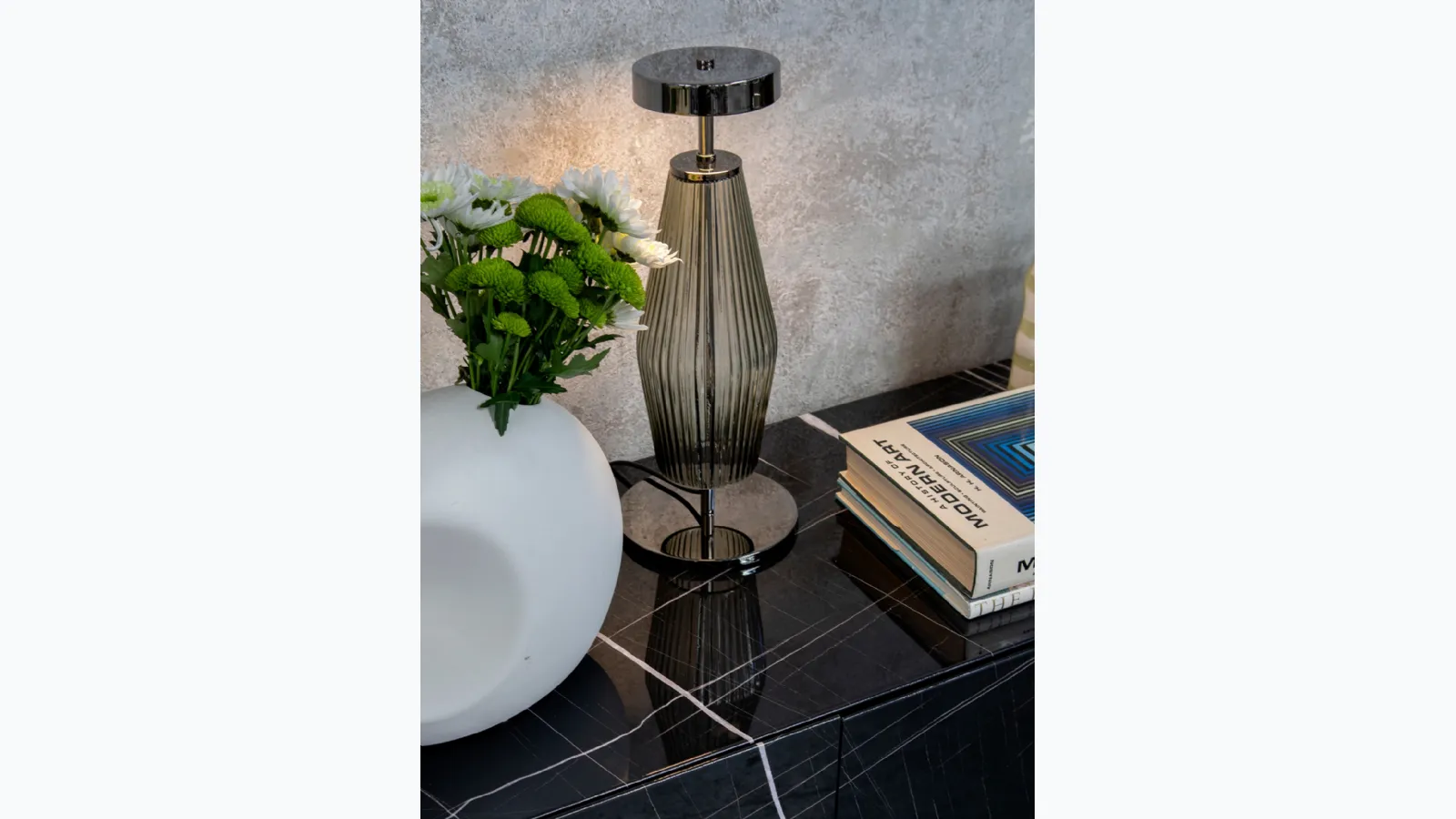 Chic glass table lamp by Tonin Casa