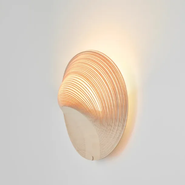 Illan wall lamp by Luceplan