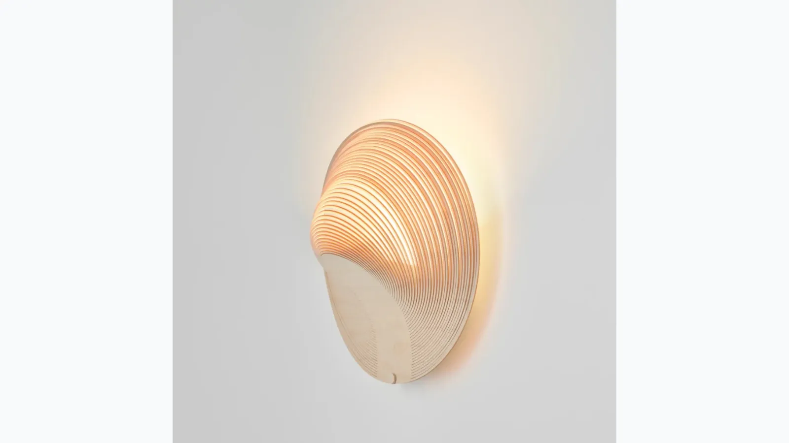 Illan wall lamp by Luceplan