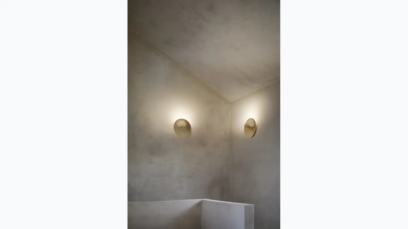 Illan wall lamp by Luceplan