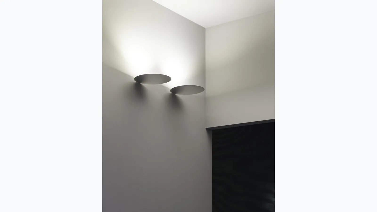 Millimeter wall lamp by Luceplan.