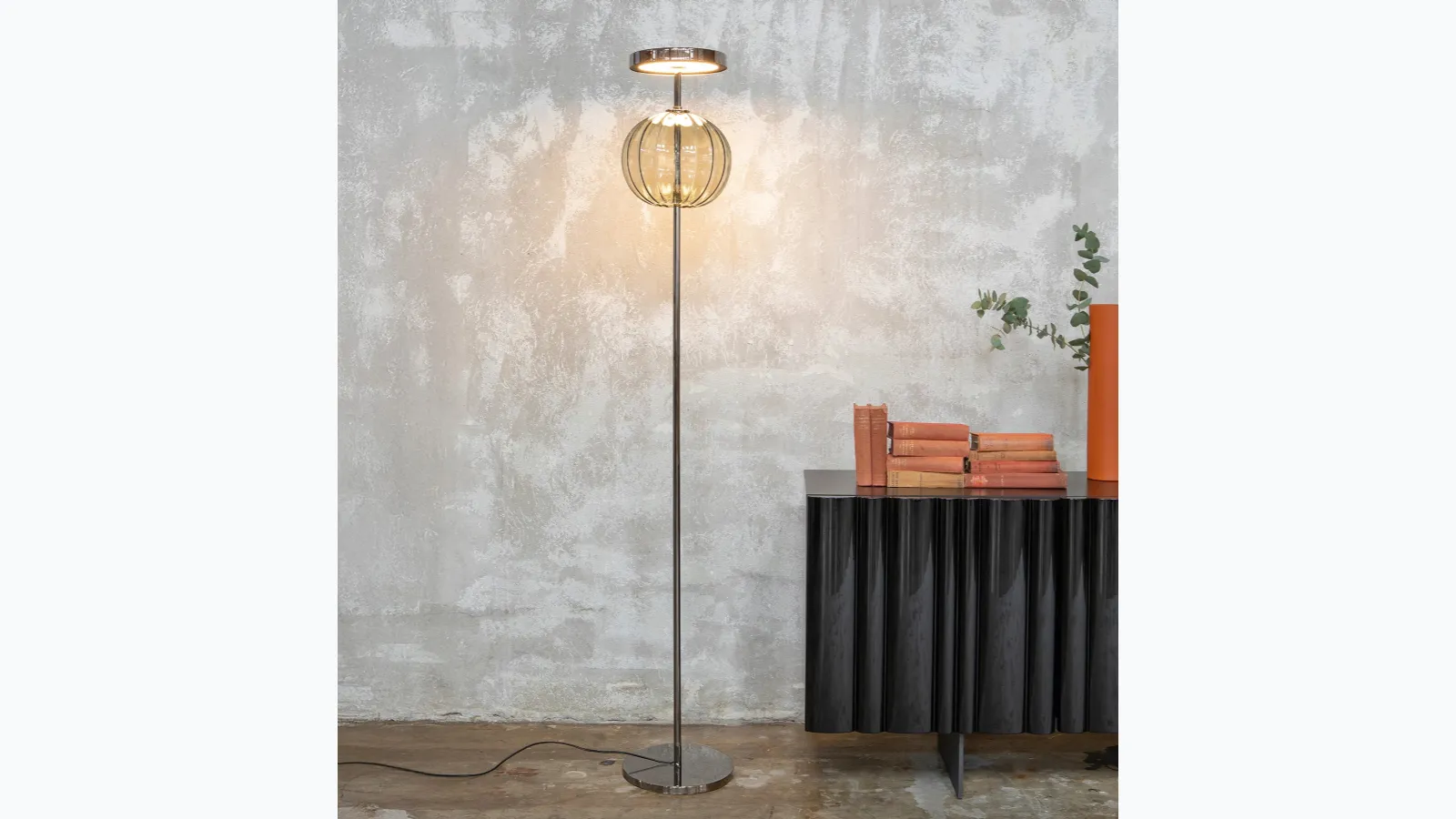 Pagoda floor lamp in metal and glass by Tonin Casa.