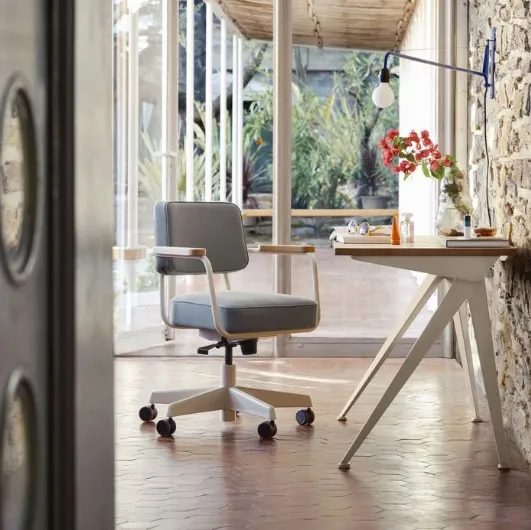 Petite Potence wall lamp by Vitra.