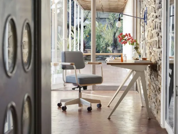 Petite Potence wall lamp by Vitra.