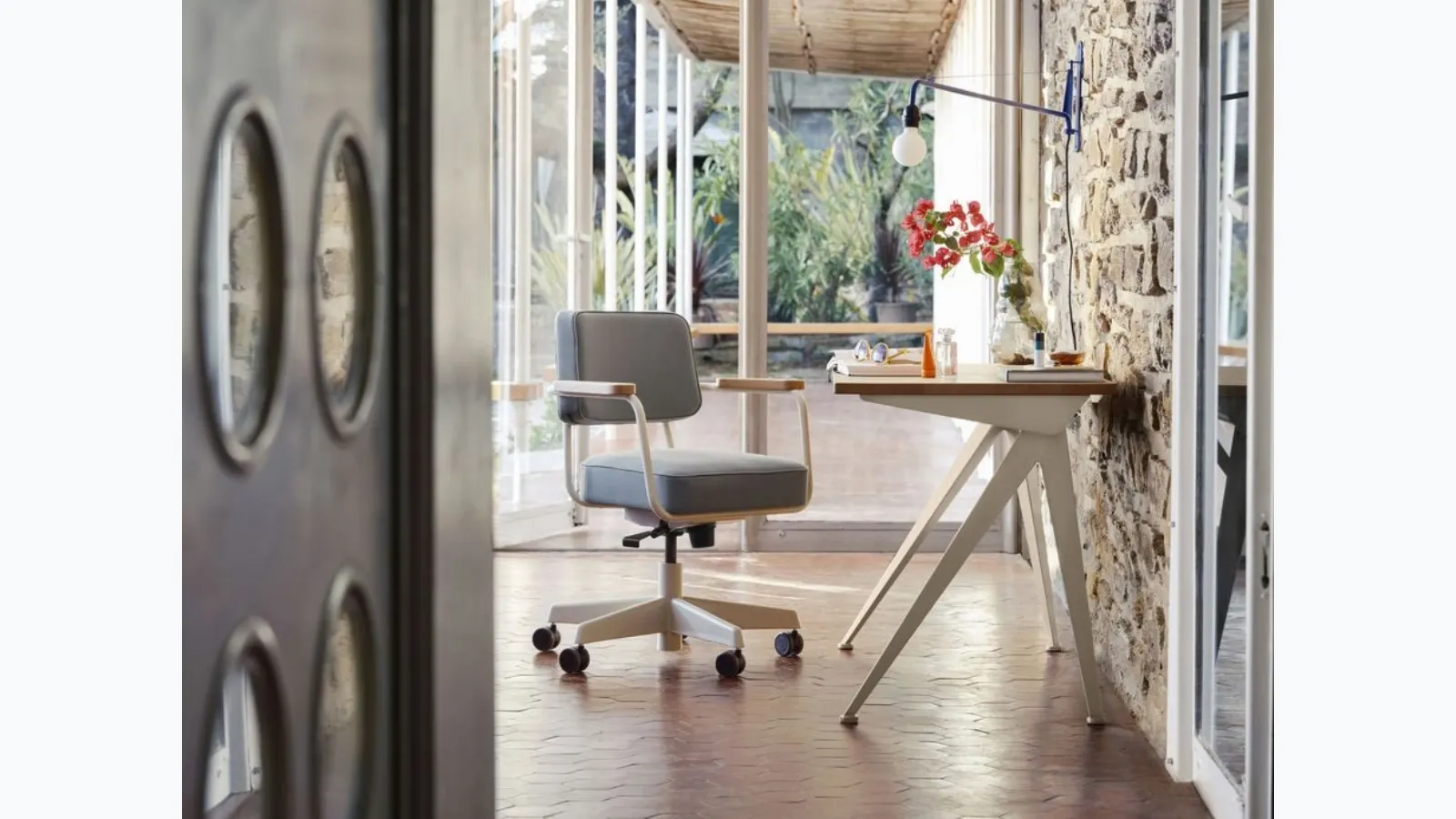 Petite Potence wall lamp by Vitra.