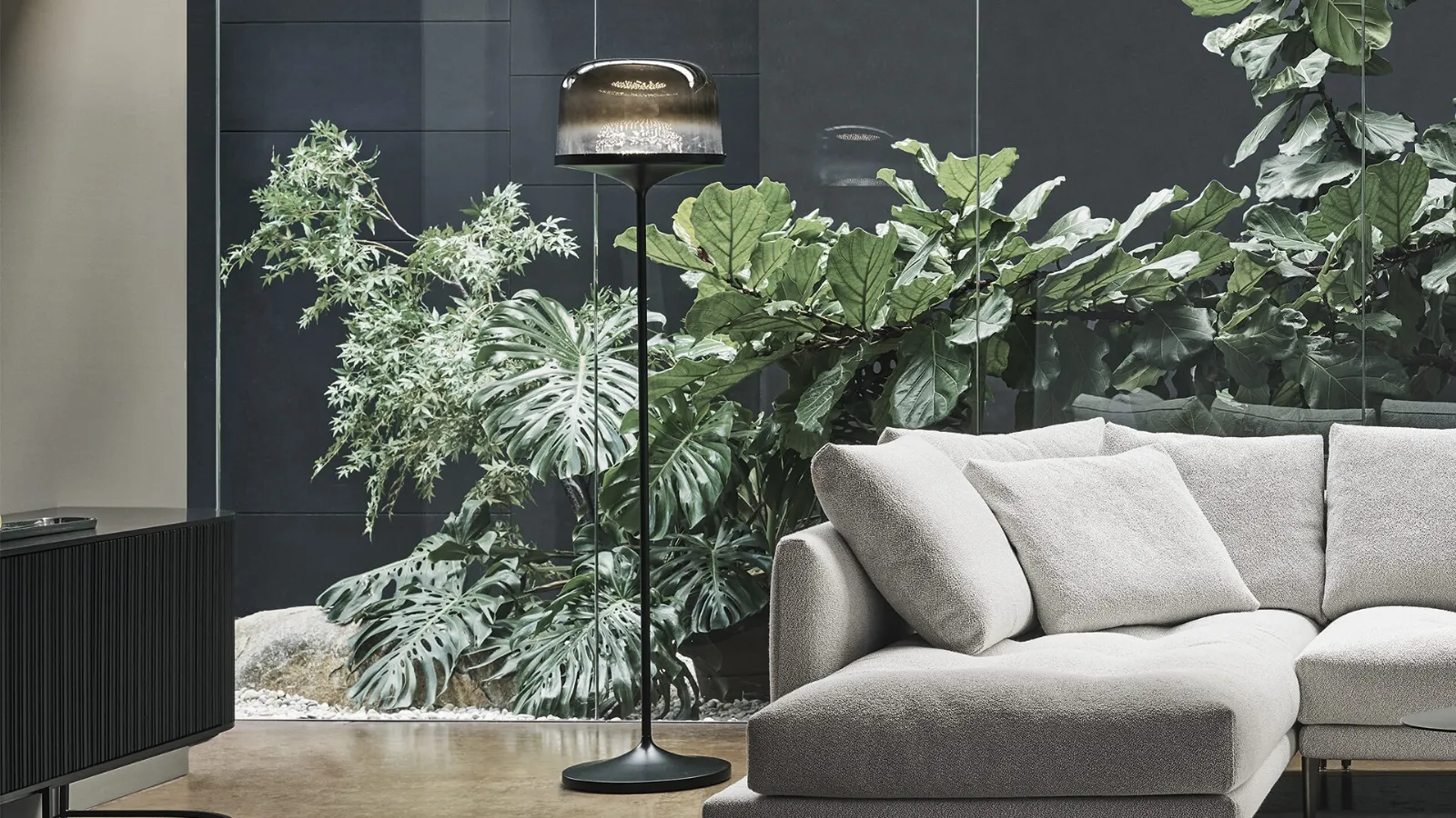 Pin floor lamp with blown glass lampshade and metal structure by Bonaldo.