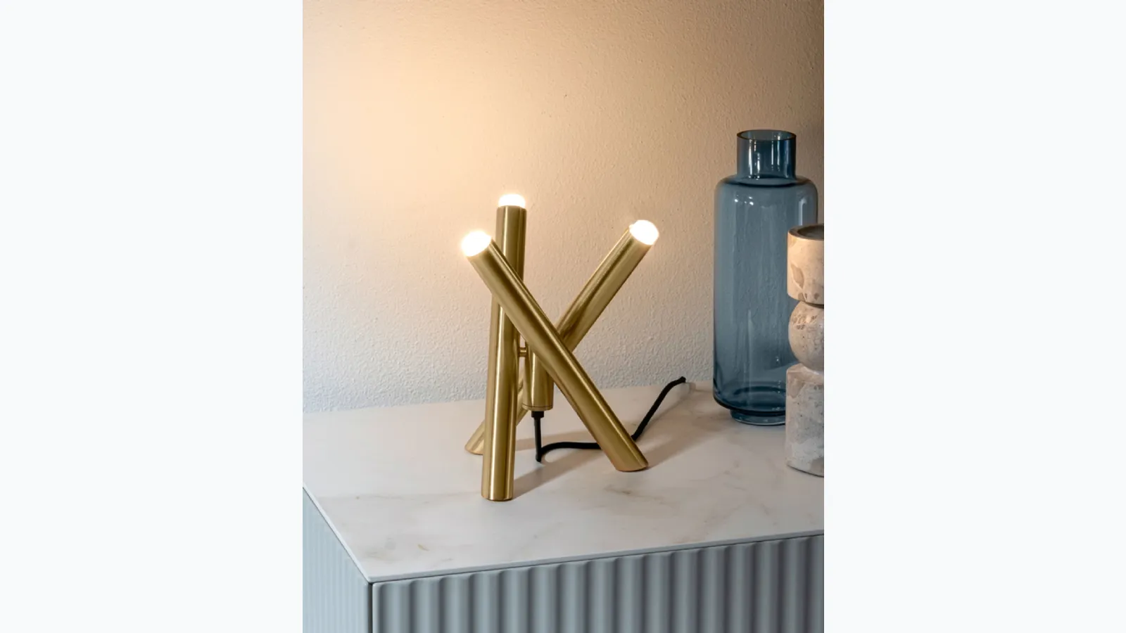 Shangai T table lamp by Riflessi.