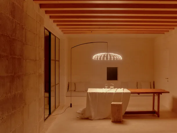 Skynest Motion floor lamp in woven fabric by Flos.