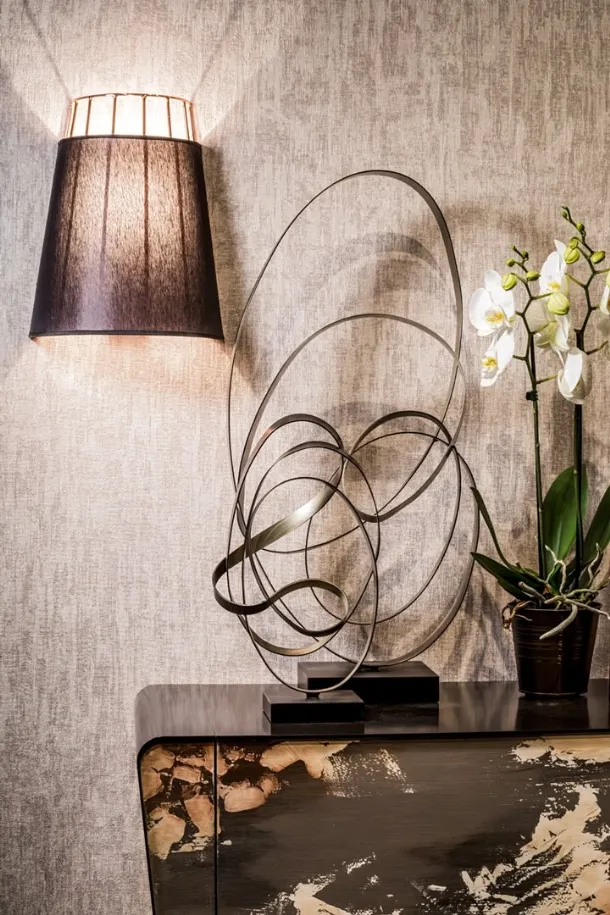 Sofia Applique lamp in metal and linen by Cantori.