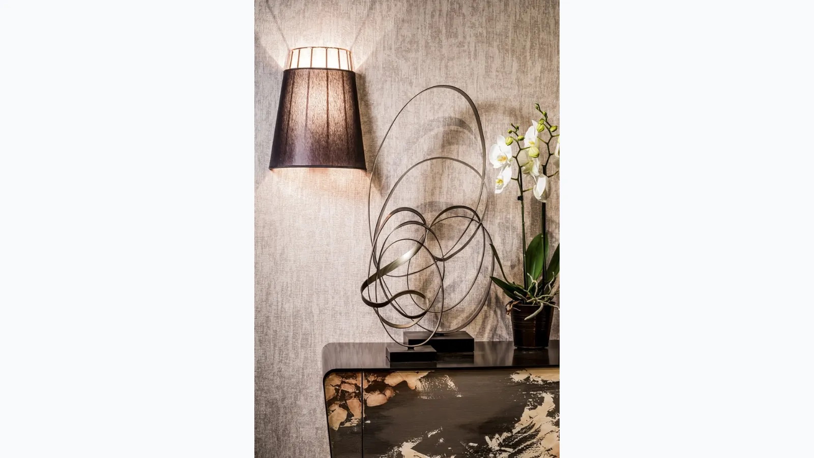 Sofia Applique lamp in metal and linen by Cantori.