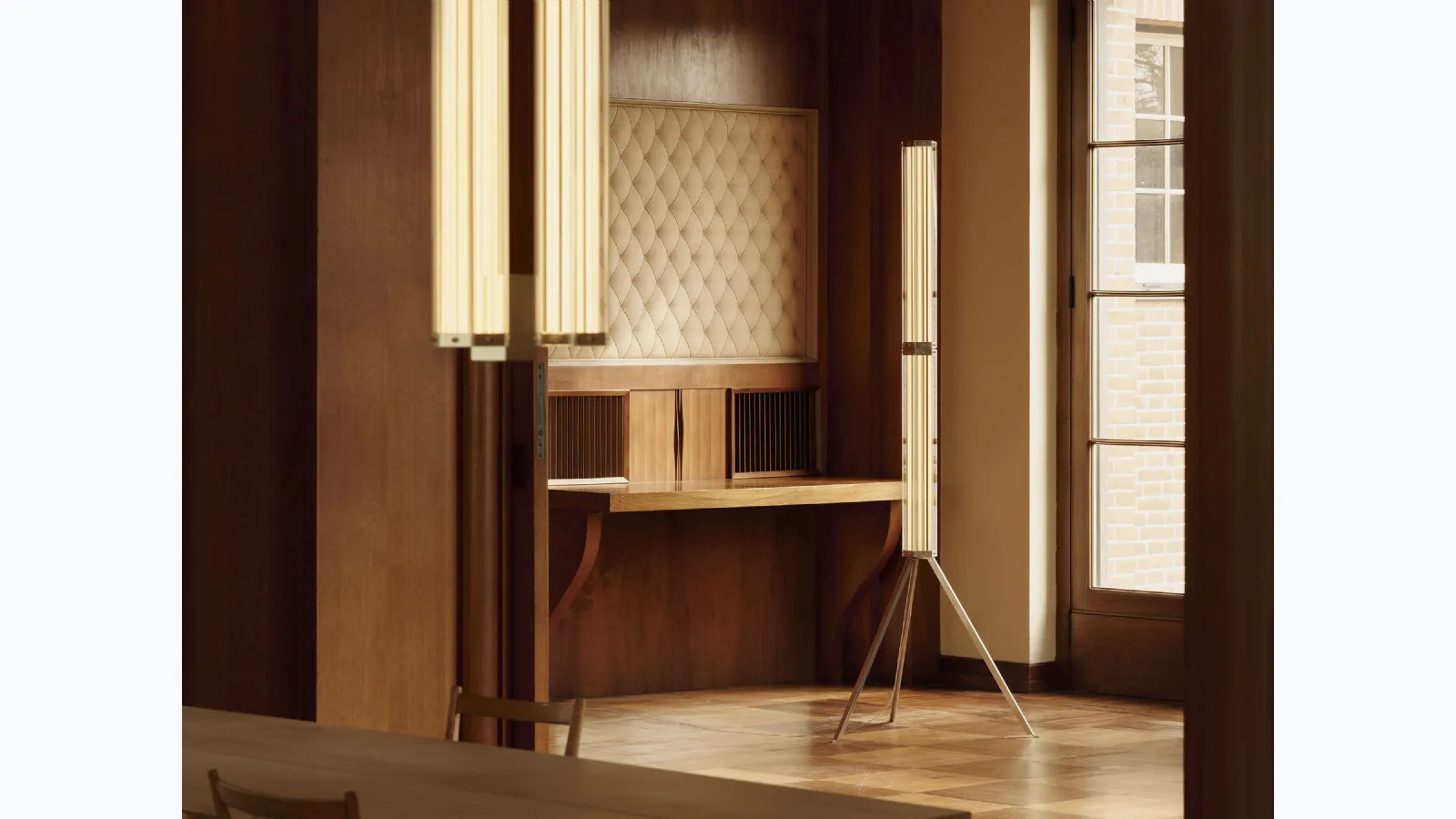 Floor lamp in glass and aluminum SuperWire F by Flos