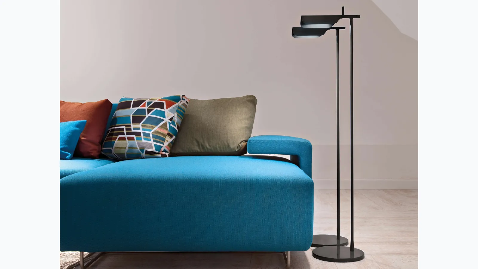Tab Floor floor lamp in painted aluminum by Flos