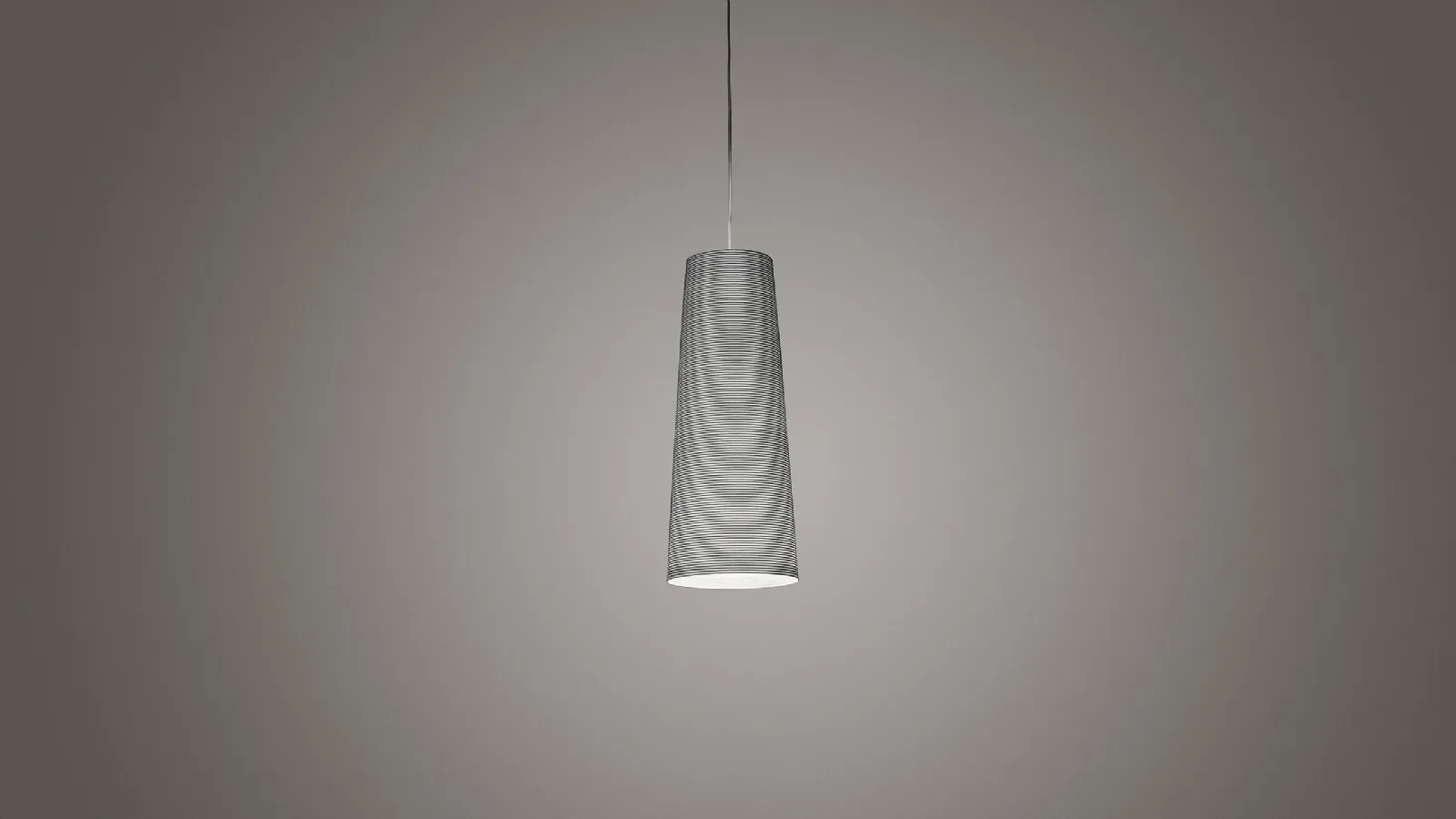 Foscarini Tite suspended lamp in fiberglass and carbon