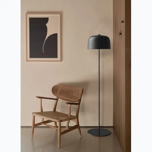 Zile floor lamp by Luceplan