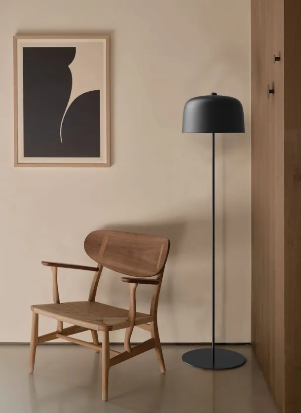 Zile floor lamp by Luceplan