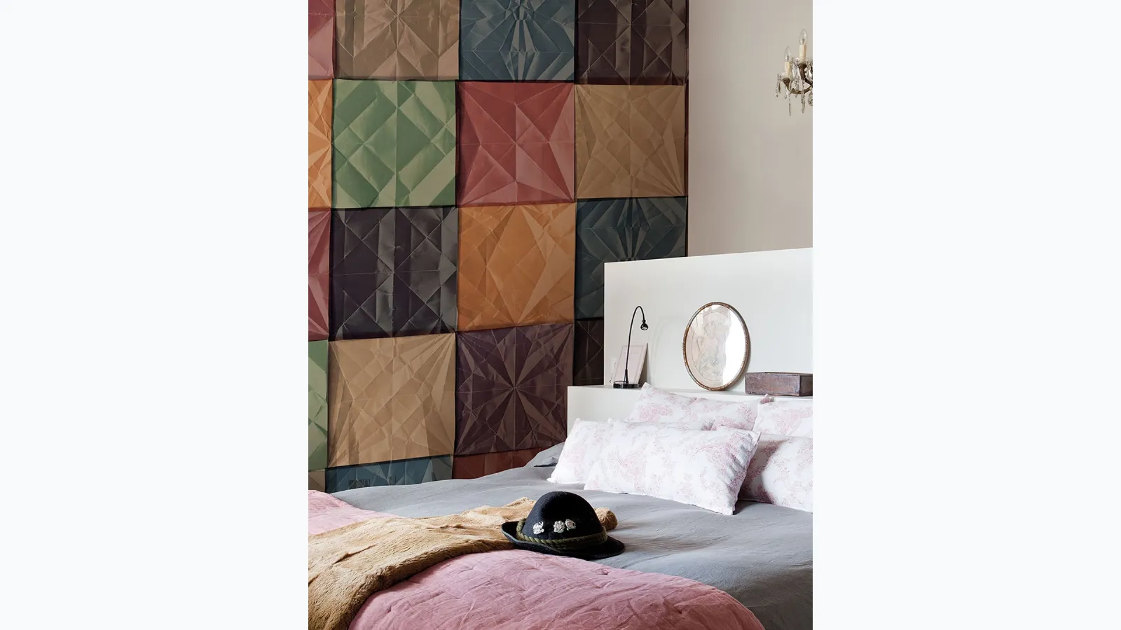 Colorful crumpled paper effect wallpaper by Inkiostro Bianco.