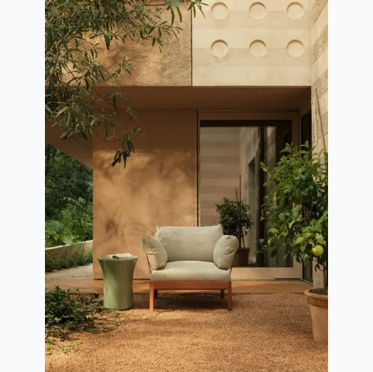 AluAlu armchair with padded cushions by Kristalia.