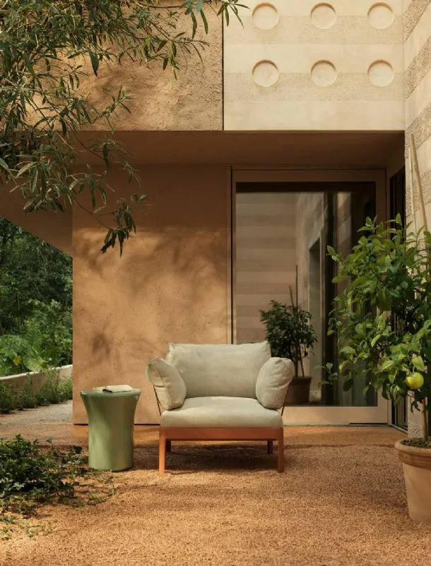 AluAlu armchair with padded cushions by Kristalia.