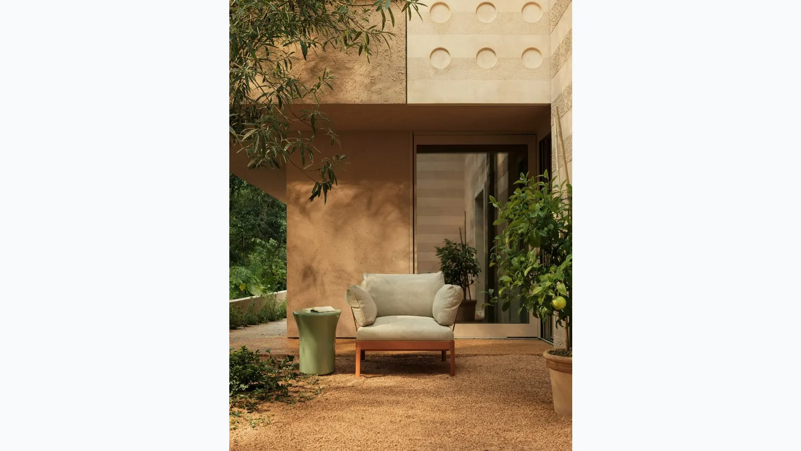 AluAlu armchair with padded cushions by Kristalia.