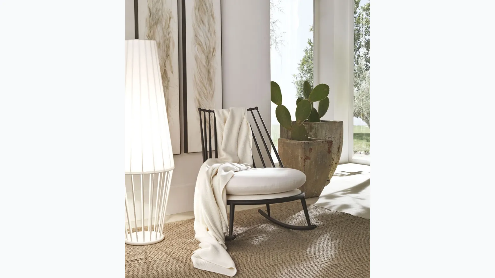 Aurora armchair with rocking Bacchetta by Cantori.