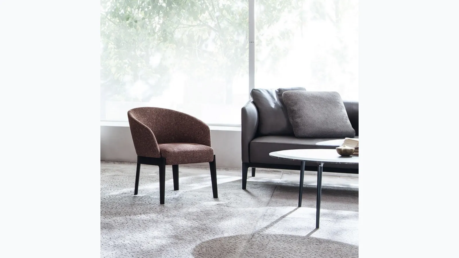 Chelsea 01 armchair in fabric with wooden legs by Molteni & C