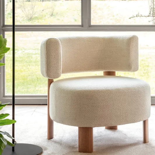 Glen upholstered armchair by Calligaris