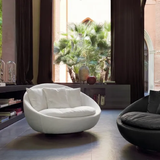 Maxi Lacoon swivel armchair in padded fabric by Desirèe.
