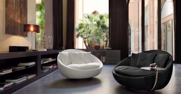 Maxi Lacoon swivel armchair in padded fabric by Desirèe.