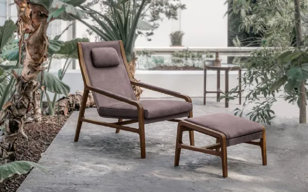 Leather armchair with solid Walnut frame Margot Relax by Alivar.