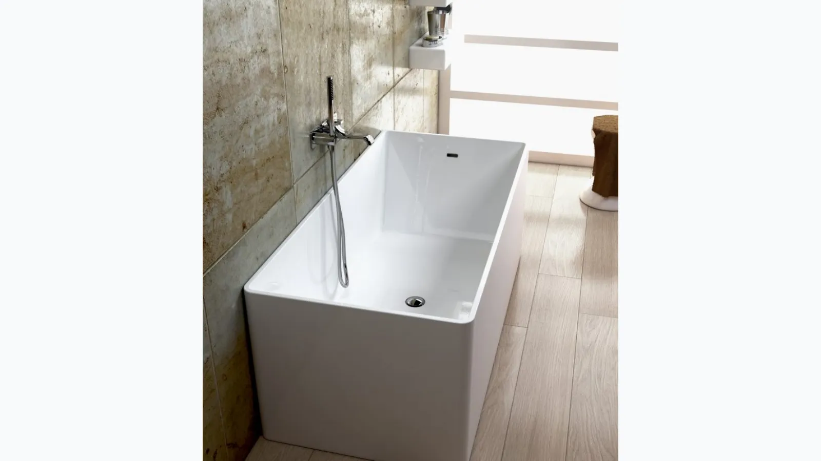 Flaminia's Wash Bathtub in Pietraluce