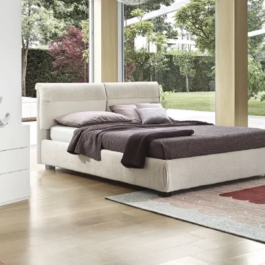 Fabric bed with Austin headboard by Calligaris