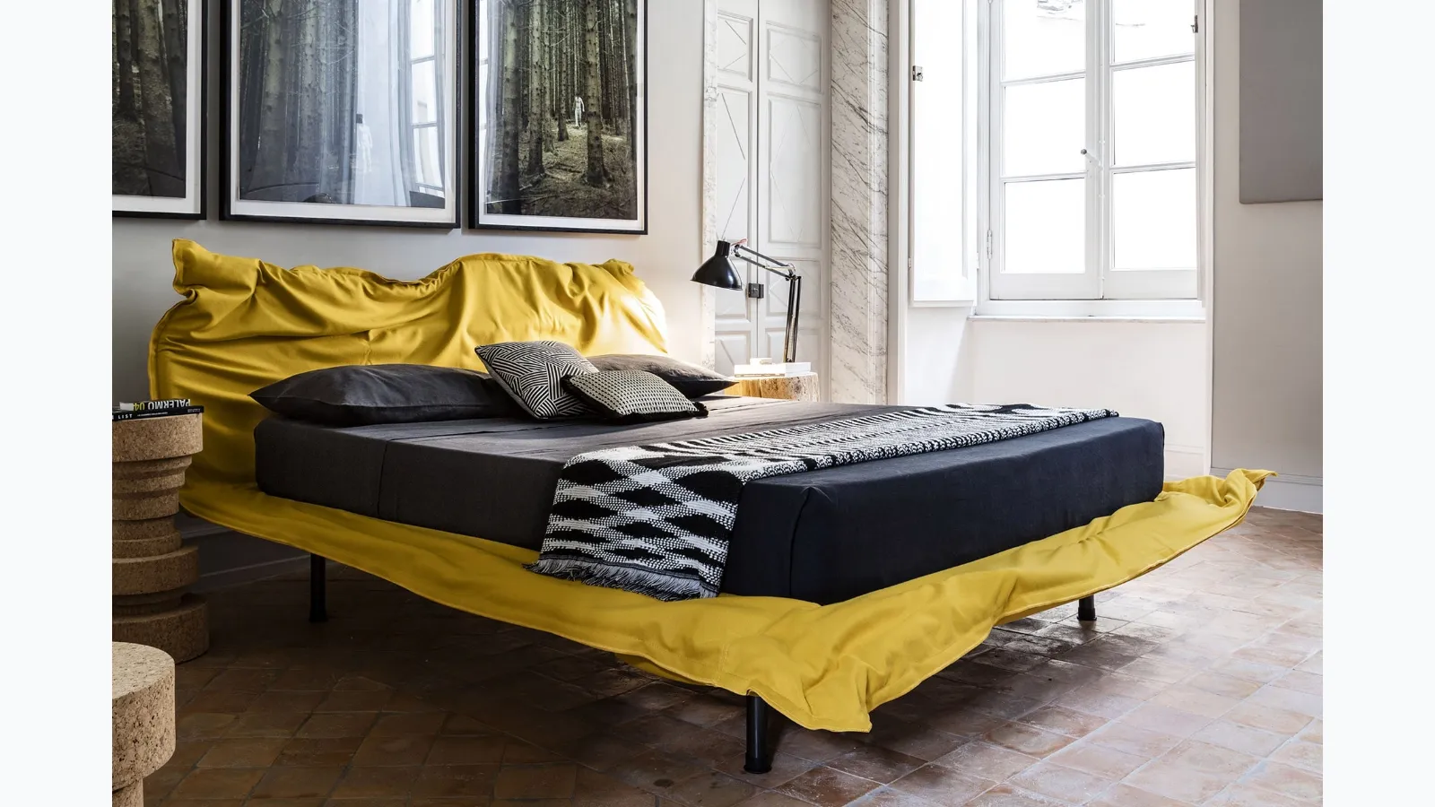 Design crumpled effect bed Big Hug by Mogg