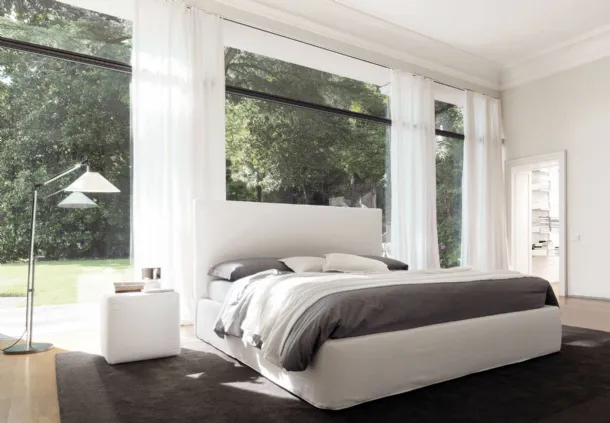 Fabric bed with Blo 118 headboard by Desirèe.
