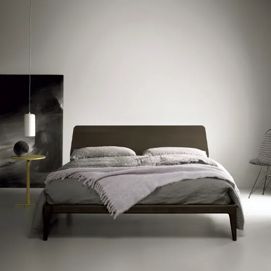 Wooden bed with Bun headboard by Kristalia