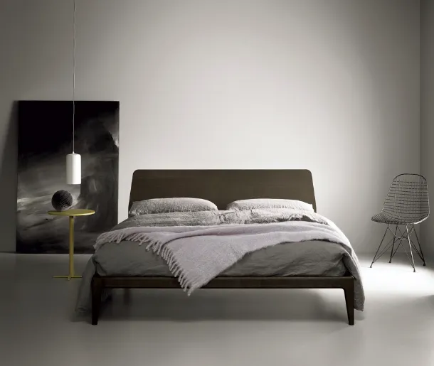 Wooden bed with Bun headboard by Kristalia