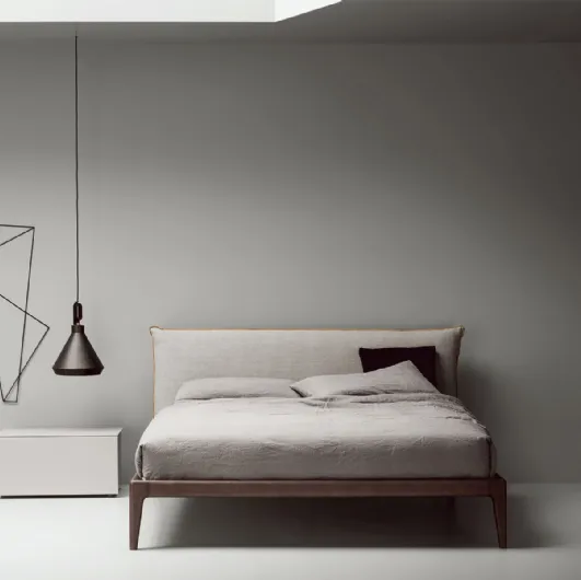 Bed with padded Bun headboard by Kristalia