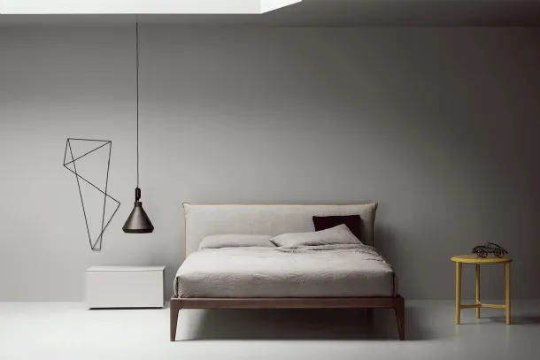 Bed with padded Bun headboard by Kristalia